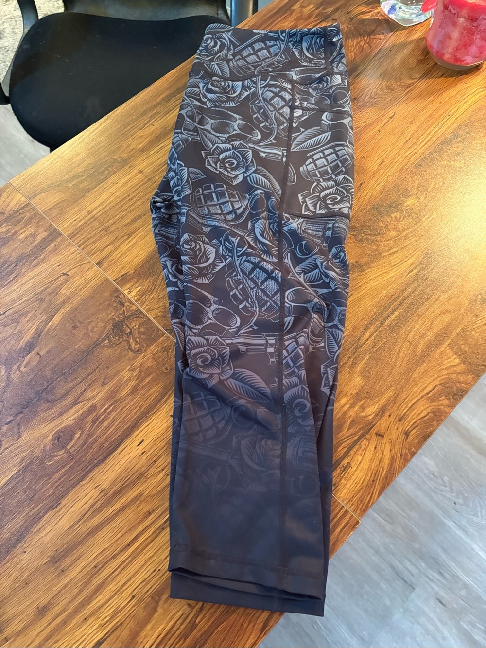 CVG XL Capris NWOT Dressed to kill after dark
